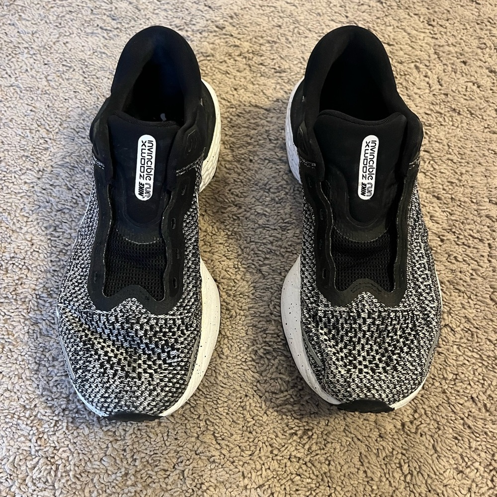 Nike Invincible v1 Running Shoes